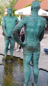 Pissing Statues