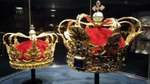 Crowns for absolute monarchs