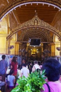 Golden Buddha Temple crowds