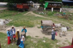 Mingon traders meet the boat