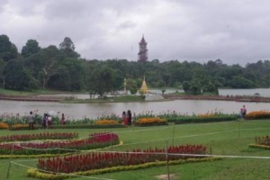 Kandawgyi Gardens the tower and lake