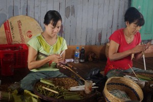 Cheroot makers