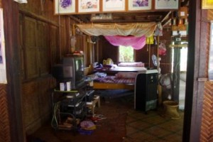 Minnathu Village - electrical gadget bedroom