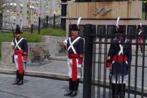 Malvinas Monument - changing the Grenadiers 