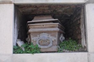 Recoleta Cemetary neglect